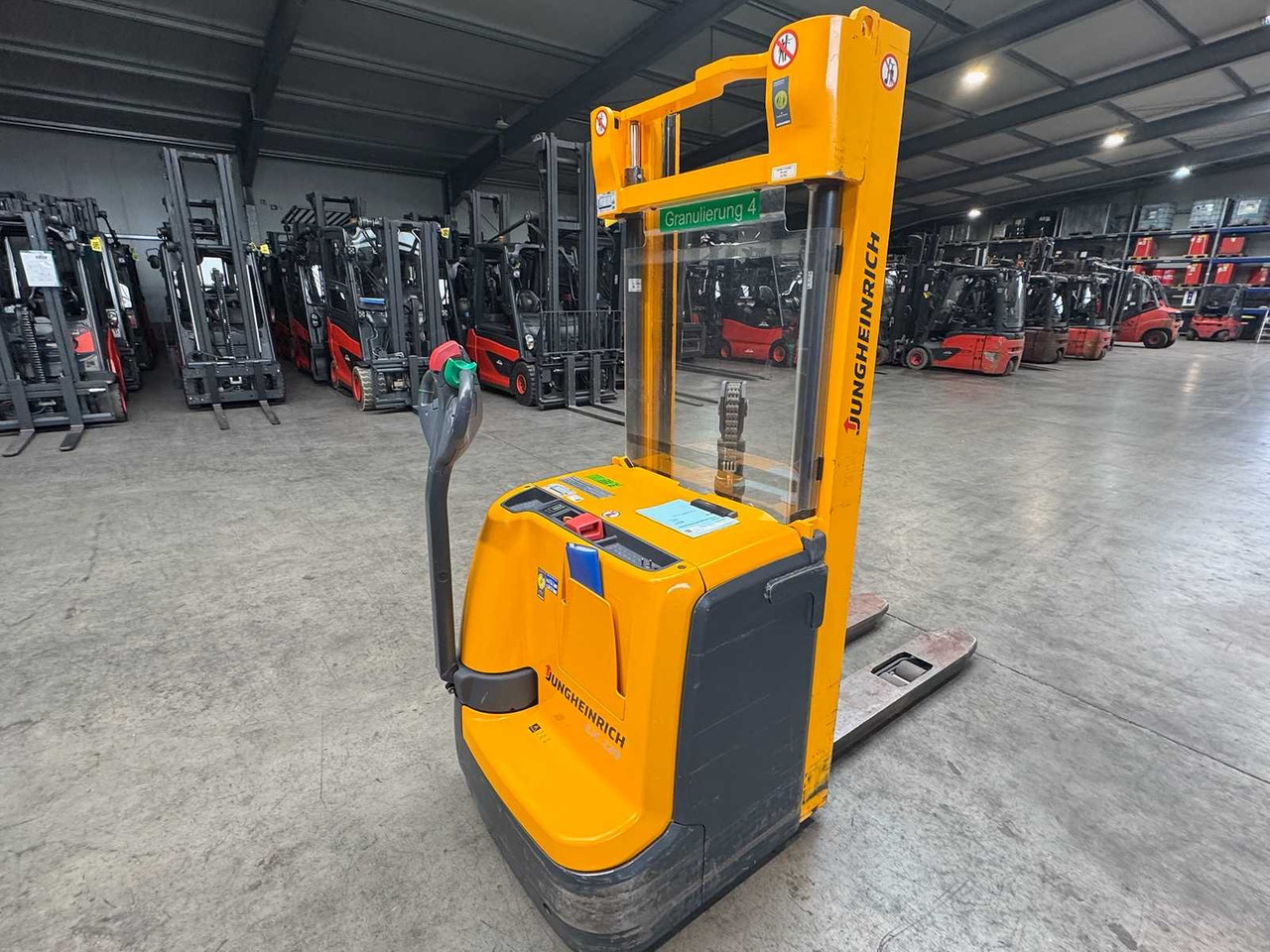 2015 SERVICE+UVV 10/2026 JUNGHEINRICH EJC220 2,000KG STACKER PALLET TRUCK ANT FREE LIFT 4,020 HOURS - Carretilla elevadora: foto 2 2015 SERVICE+UVV 10/2026 JUNGHEINRICH EJC220 2,000KG STACKER PALLET TRUCK ANT FREE LIFT 4,020 HOURS - Carretilla elevadora: foto 2