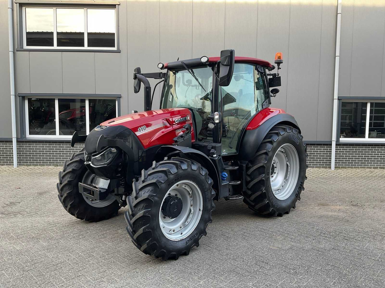 2021 CASE IH VESTRUM 110 CVXDRIVE ALL-WHEEL DRIVE FARM TRACTOR - Tractor: foto 1 2021 CASE IH VESTRUM 110 CVXDRIVE ALL-WHEEL DRIVE FARM TRACTOR - Tractor: foto 1