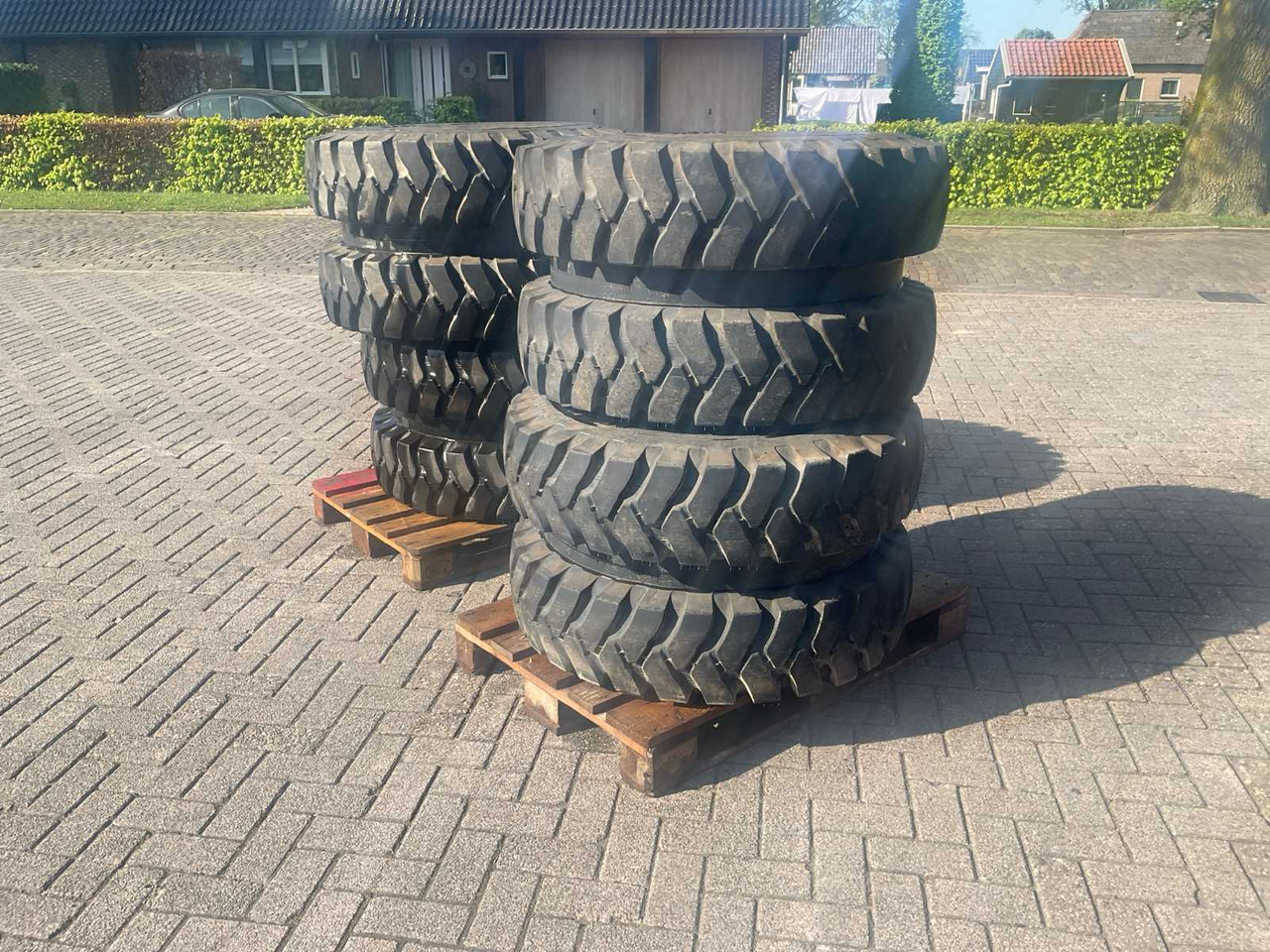 Aeolus Aex1 - Neumáticos y llantas para Tractor: foto 2 Aeolus Aex1 - Neumáticos y llantas para Tractor: foto 2