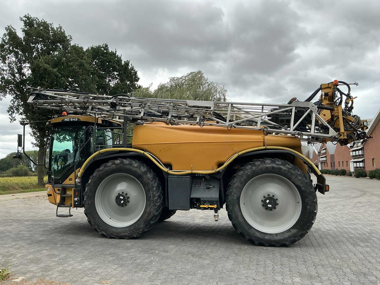 Challenger Rogator RG 645 - Pulverizador: foto 3 Challenger Rogator RG 645 - Pulverizador: foto 3
