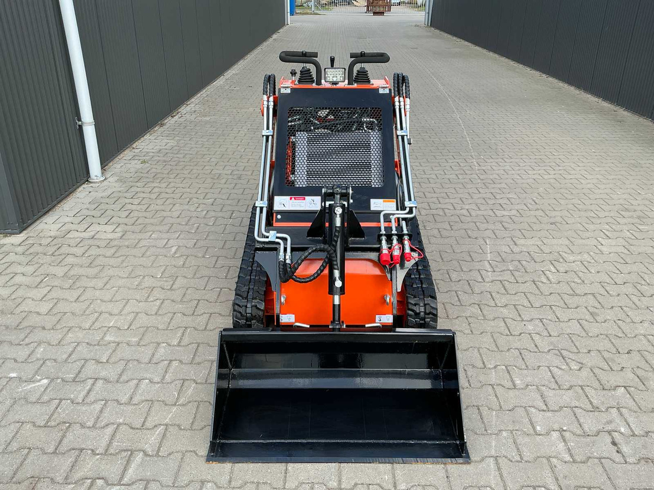 EGN EG36C MINI LOADER / SKID STEER LOADER ON TRACKS - Minicargadora de cadenas: foto 4 EGN EG36C MINI LOADER / SKID STEER LOADER ON TRACKS - Minicargadora de cadenas: foto 4