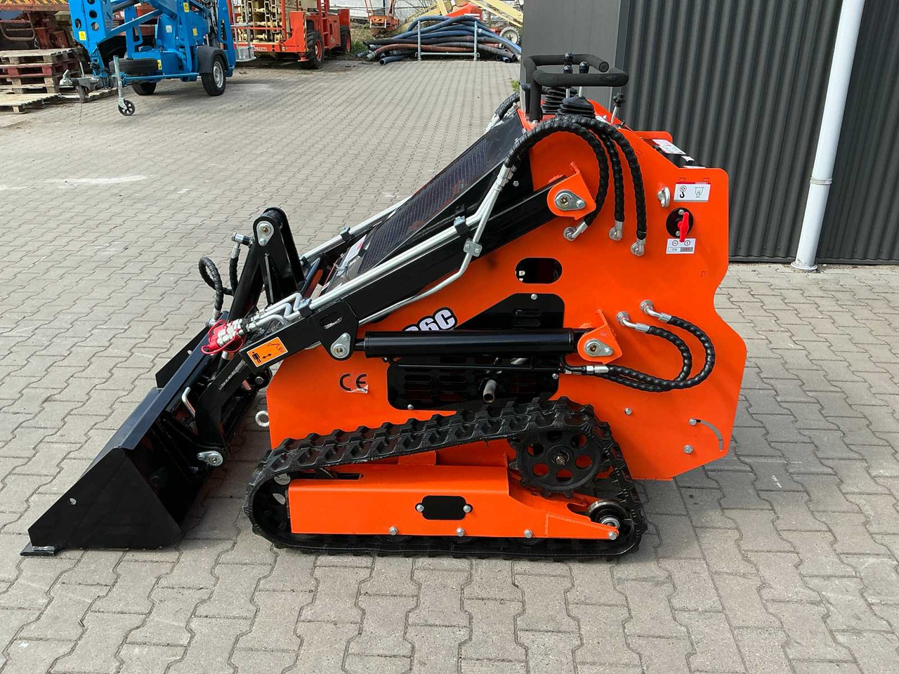 EGN EG36C MINI LOADER / SKID STEER LOADER ON TRACKS - Minicargadora de cadenas: foto 2 EGN EG36C MINI LOADER / SKID STEER LOADER ON TRACKS - Minicargadora de cadenas: foto 2