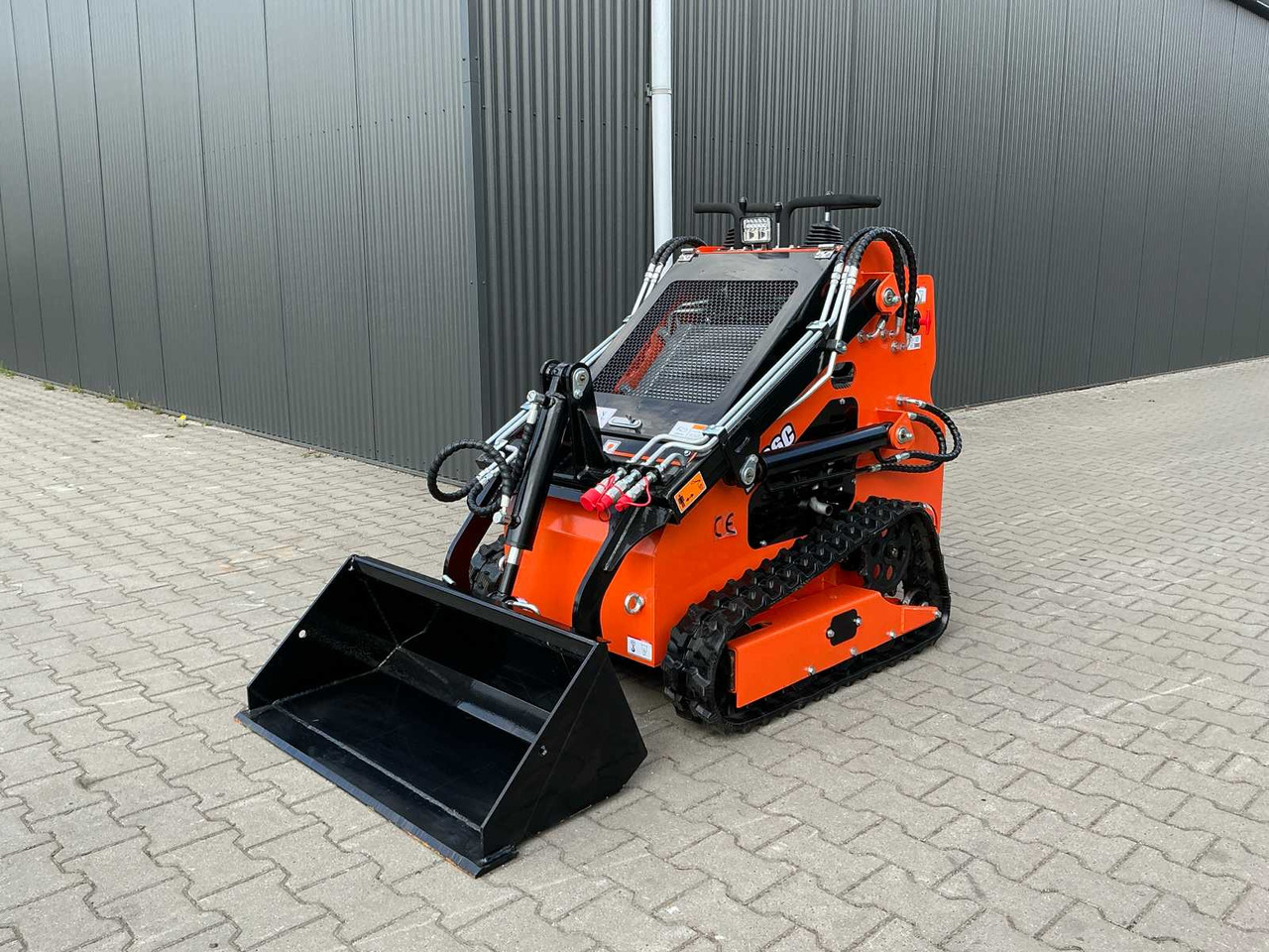 EGN EG36C MINI LOADER / SKID STEER LOADER ON TRACKS - Minicargadora de cadenas: foto 1 EGN EG36C MINI LOADER / SKID STEER LOADER ON TRACKS - Minicargadora de cadenas: foto 1