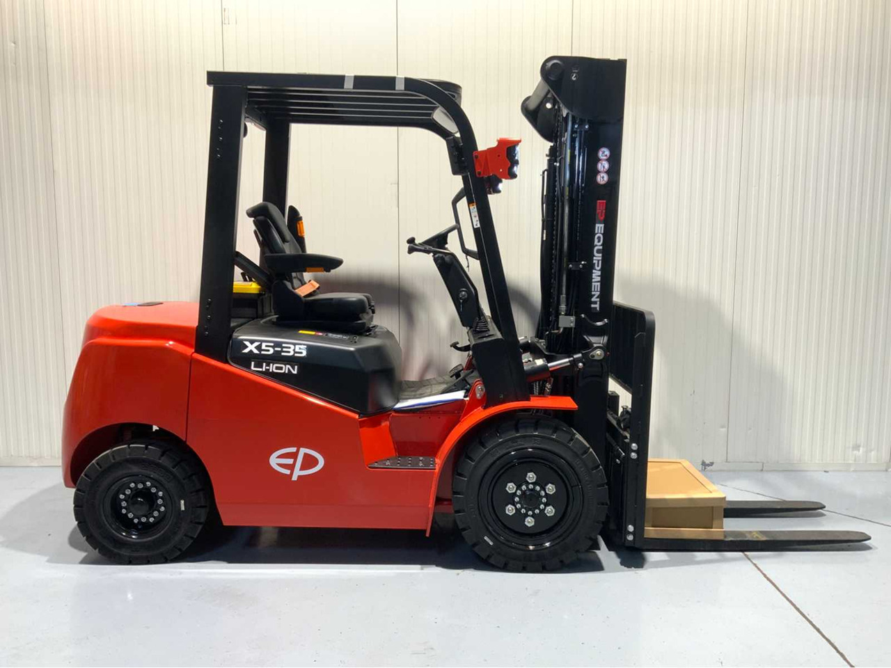 EP 3500KG LIFTING CAPACITY- 4.8 METER PLYWOOD, FREE-LIFT, SIDE-SHIFT FORKLIFT - Carretilla elevadora: foto 5 EP 3500KG LIFTING CAPACITY- 4.8 METER PLYWOOD, FREE-LIFT, SIDE-SHIFT FORKLIFT - Carretilla elevadora: foto 5