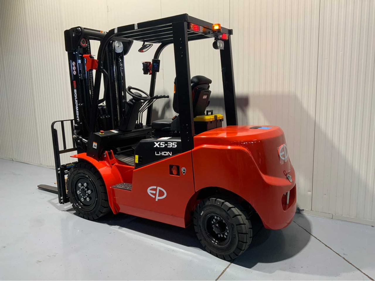 EP 3500KG LIFTING CAPACITY- 4.8 METER PLYWOOD, FREE-LIFT, SIDE-SHIFT FORKLIFT - Carretilla elevadora: foto 3 EP 3500KG LIFTING CAPACITY- 4.8 METER PLYWOOD, FREE-LIFT, SIDE-SHIFT FORKLIFT - Carretilla elevadora: foto 3