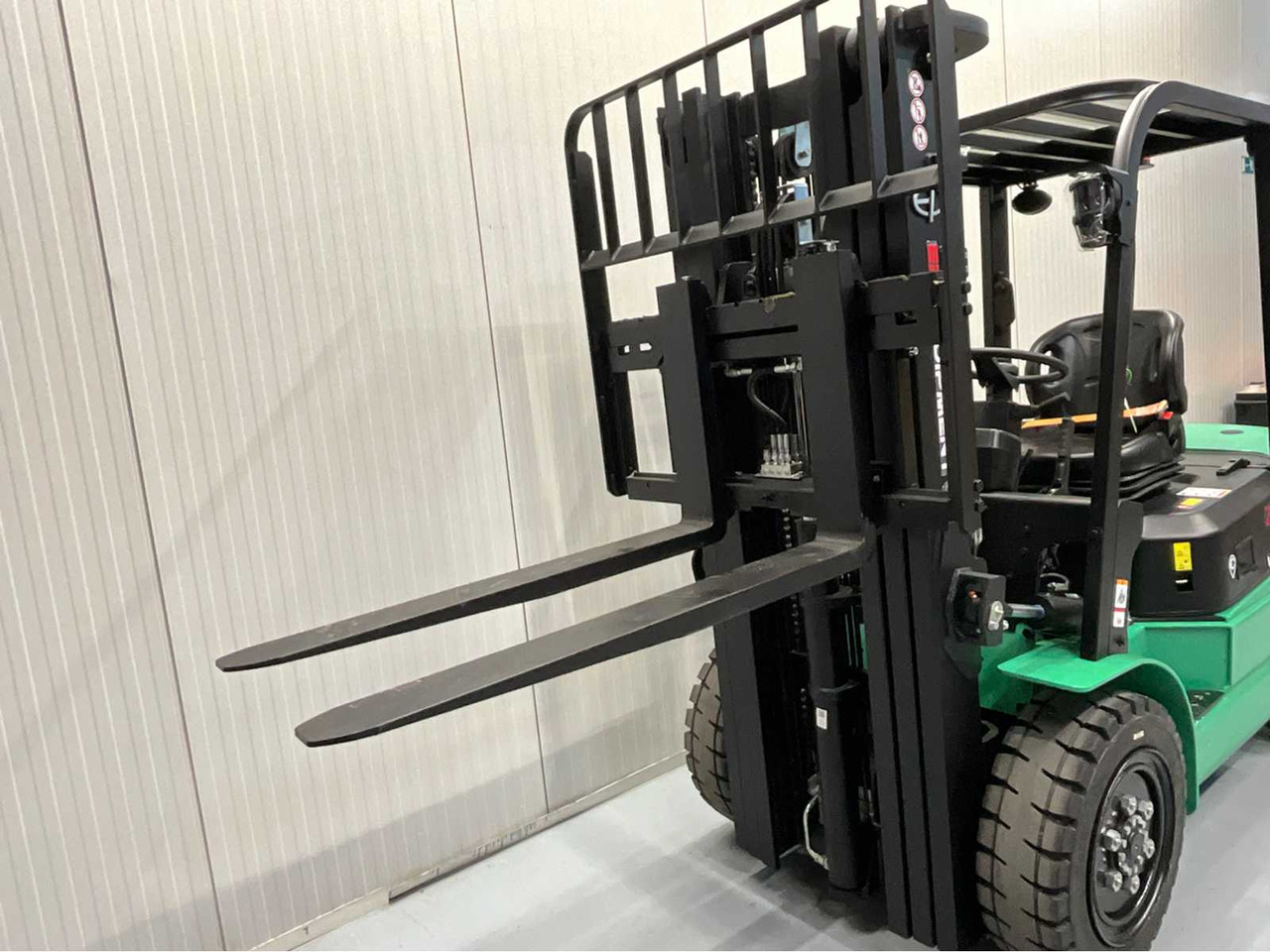 Carretilla elevadora EP - EFXZ-301-H - 4.8M TRIPLEX, LI-ION, FREE-LIFT, SIDE-SHIFT - FORKLIFT: foto 26 Carretilla elevadora EP - EFXZ-301-H - 4.8M TRIPLEX, LI-ION, FREE-LIFT, SIDE-SHIFT - FORKLIFT: foto 26