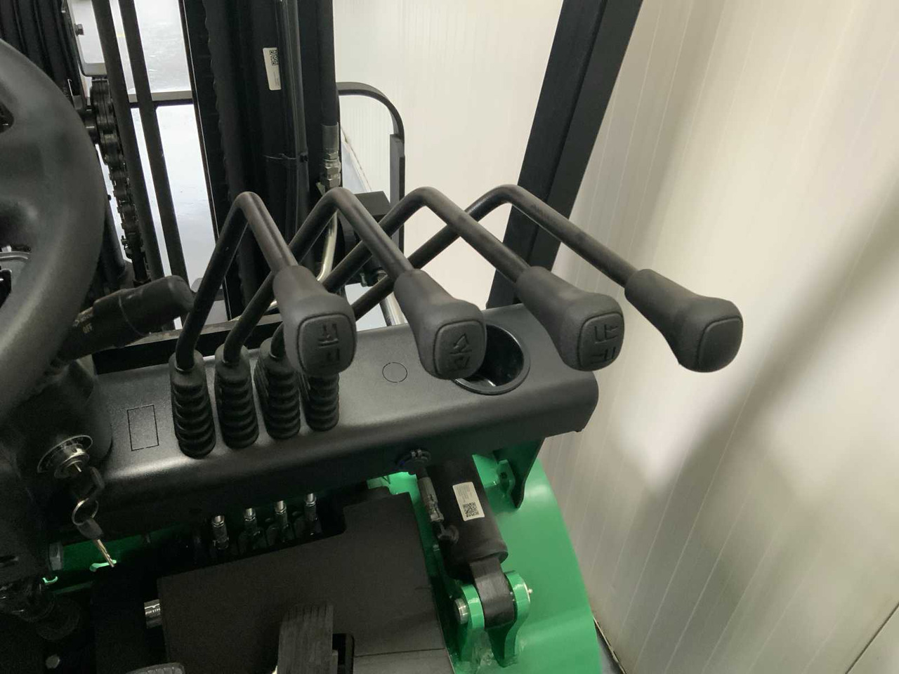 Carretilla elevadora EP - EFXZ-301-H - 4.8M TRIPLEX, LI-ION, FREE-LIFT, SIDE-SHIFT - FORKLIFT: foto 13 Carretilla elevadora EP - EFXZ-301-H - 4.8M TRIPLEX, LI-ION, FREE-LIFT, SIDE-SHIFT - FORKLIFT: foto 13