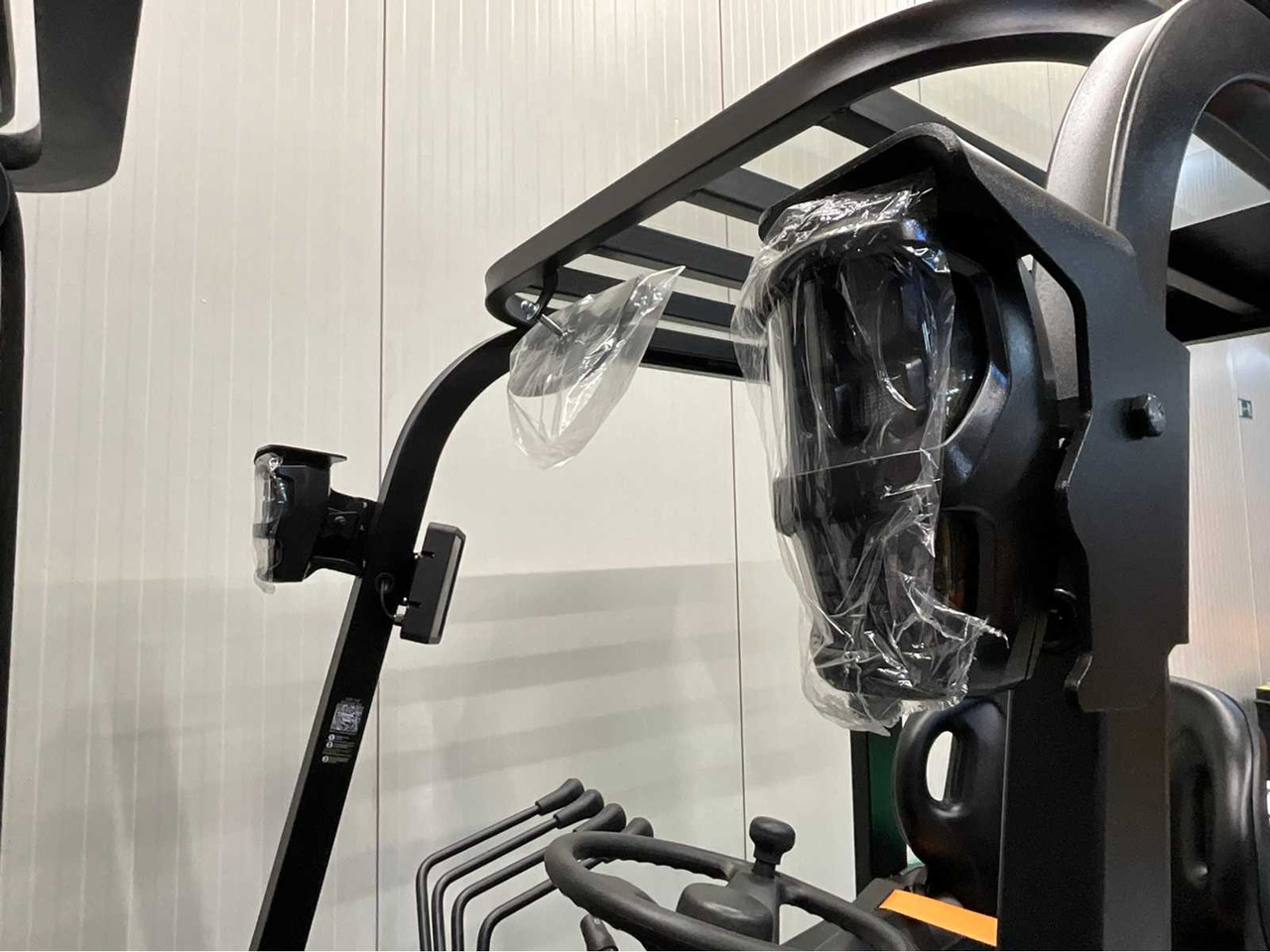 Carretilla elevadora EP - EFXZ-301-H - 4.8M TRIPLEX, LI-ION, FREE-LIFT, SIDE-SHIFT - FORKLIFT: foto 28 Carretilla elevadora EP - EFXZ-301-H - 4.8M TRIPLEX, LI-ION, FREE-LIFT, SIDE-SHIFT - FORKLIFT: foto 28