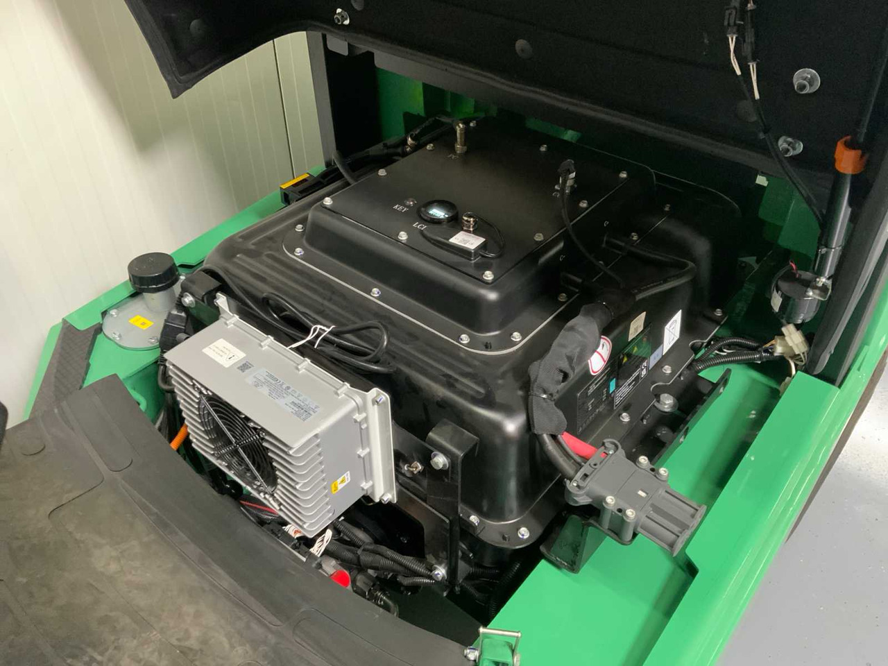 Carretilla elevadora EP - EFXZ-301-H - 4.8M TRIPLEX, LI-ION, FREE-LIFT, SIDE-SHIFT - FORKLIFT: foto 17 Carretilla elevadora EP - EFXZ-301-H - 4.8M TRIPLEX, LI-ION, FREE-LIFT, SIDE-SHIFT - FORKLIFT: foto 17