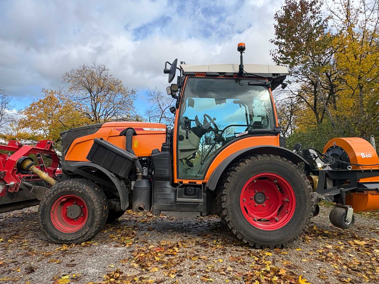 FENDT 209 V VARIO FARM TRACTOR WITH ALL-WHEEL DRIVE - Tractor: foto 2 FENDT 209 V VARIO FARM TRACTOR WITH ALL-WHEEL DRIVE - Tractor: foto 2