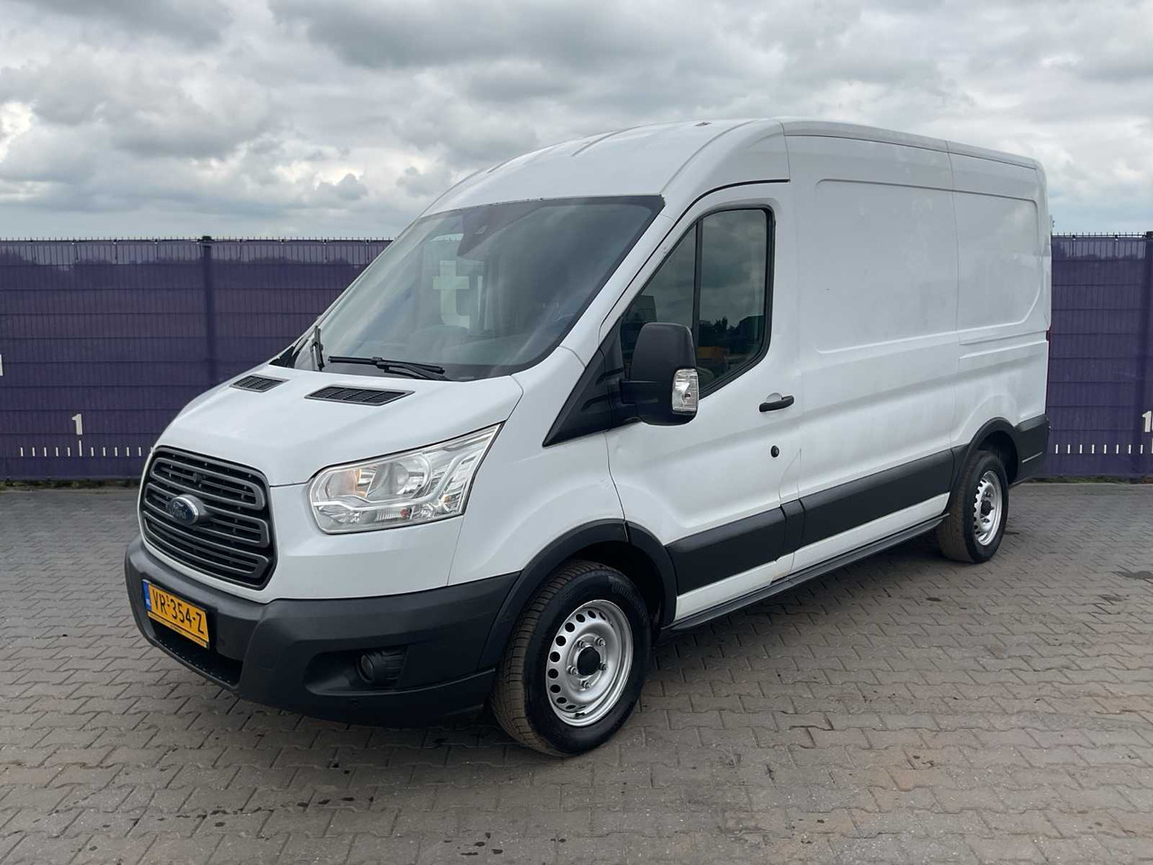 2015 - FORD - TRANSIT - 350 2.2 TDCI L2H2 TR - COMMERCIAL VEHICLE - Furgoneta: foto 1 2015 - FORD - TRANSIT - 350 2.2 TDCI L2H2 TR - COMMERCIAL VEHICLE - Furgoneta: foto 1