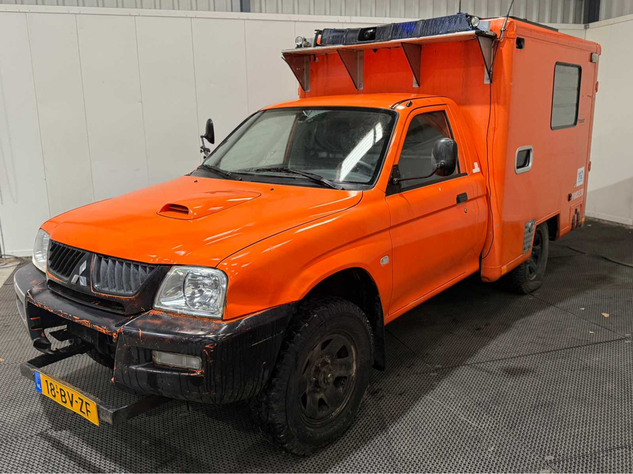 MITSUBISHI - L 200 - 4X4 - EX RESCUE BRIGADE - COMMERCIAL VEHICLE - 2006 - Furgoneta: foto 1 MITSUBISHI - L 200 - 4X4 - EX RESCUE BRIGADE - COMMERCIAL VEHICLE - 2006 - Furgoneta: foto 1