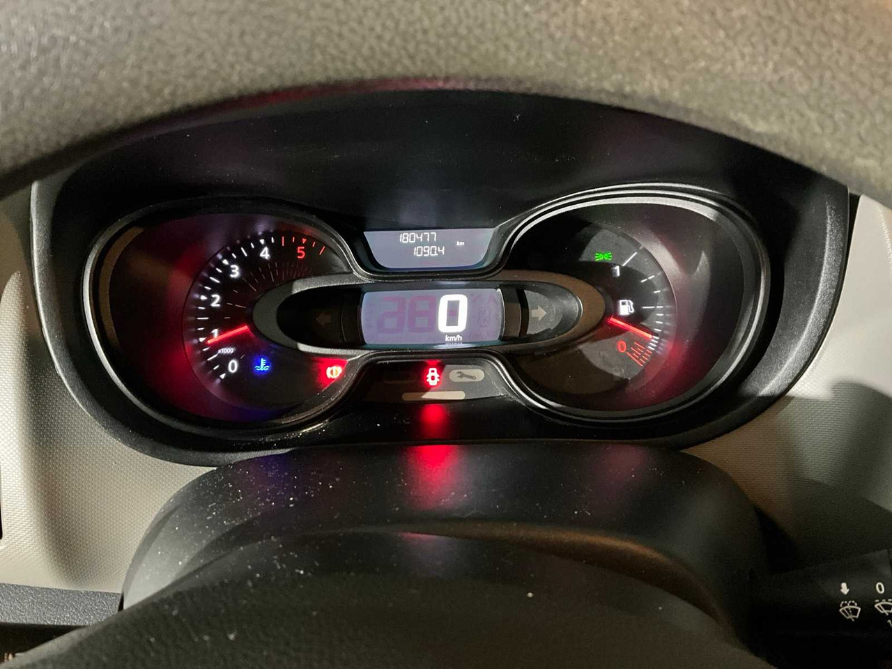 Furgoneta RENAULT TRAFIC VANS: foto 9