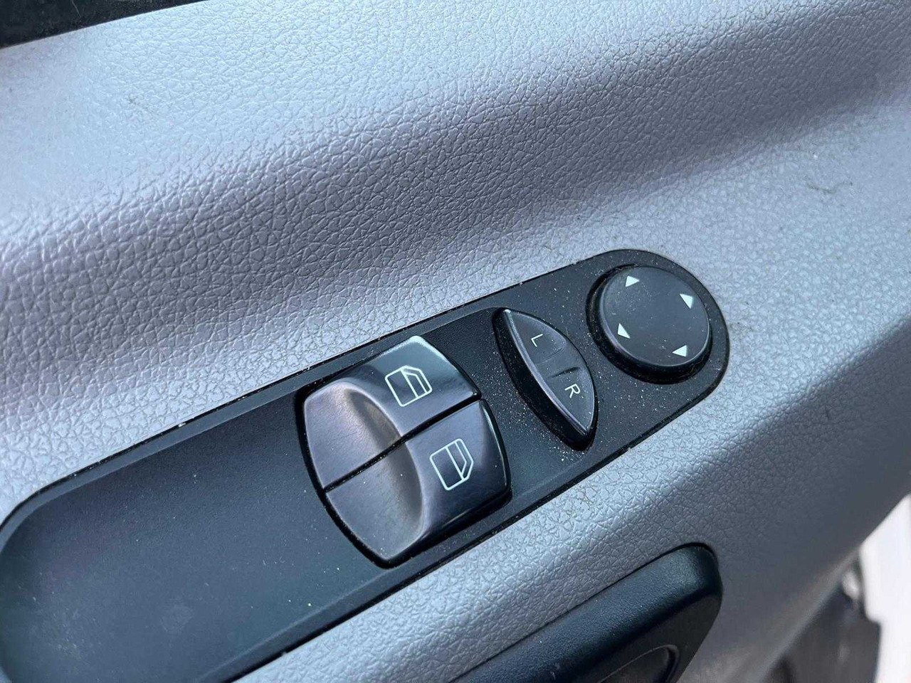 Furgoneta VOLKSWAGEN CRAFTER 35 2.0 TDI L2H2 | VFH-94-N: foto 10 Furgoneta VOLKSWAGEN CRAFTER 35 2.0 TDI L2H2 | VFH-94-N: foto 10