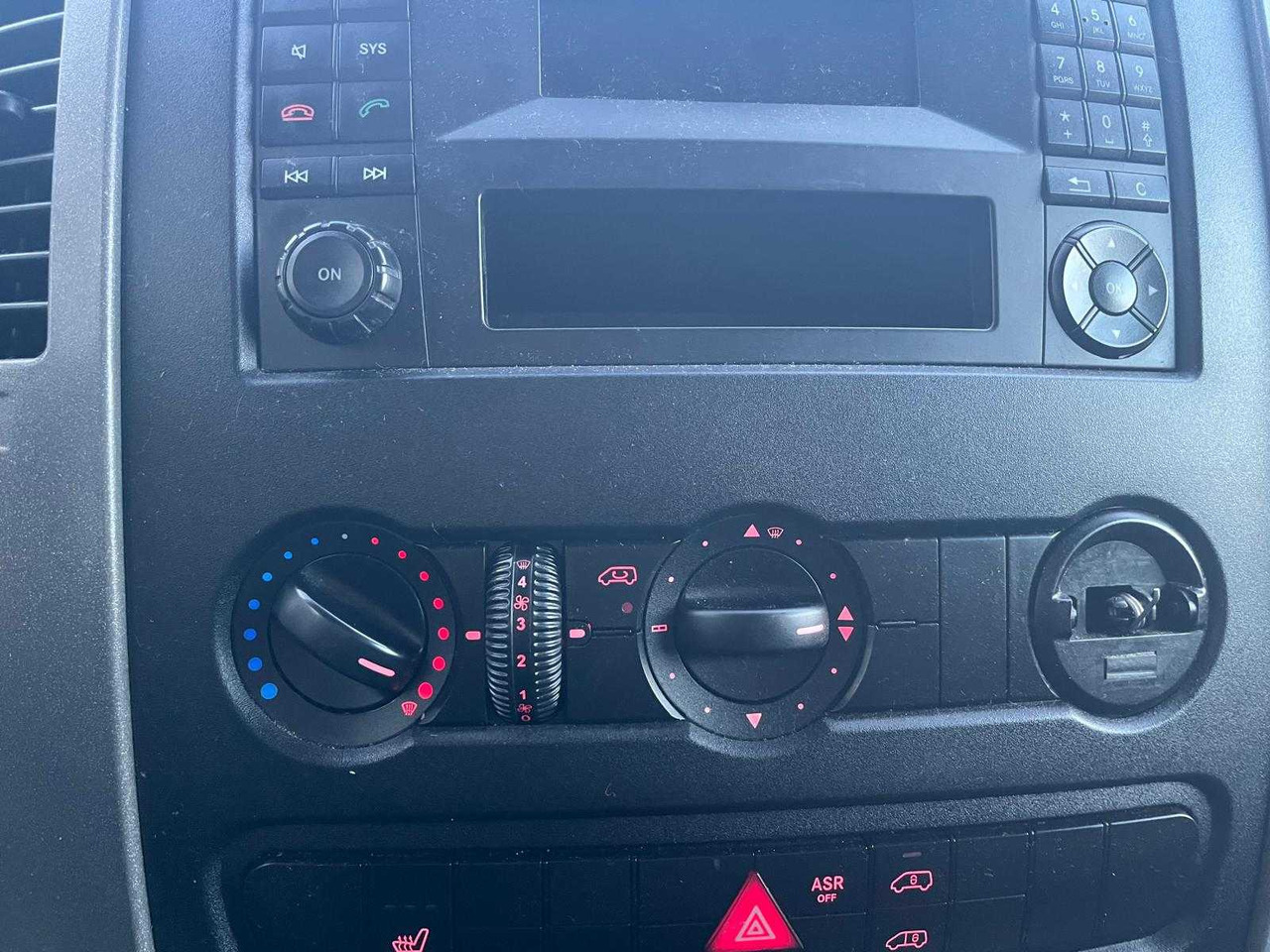 Furgoneta VOLKSWAGEN CRAFTER 35 2.0 TDI L2H2 | VFH-94-N: foto 17 Furgoneta VOLKSWAGEN CRAFTER 35 2.0 TDI L2H2 | VFH-94-N: foto 17