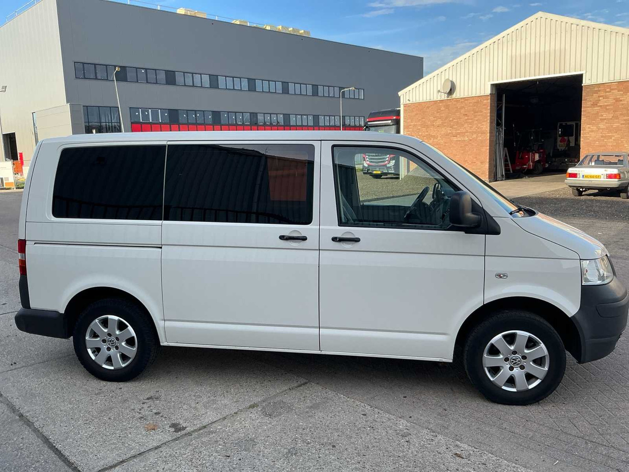 VOLKSWAGEN TRANSPORTER 1.9 TDI 300 TREND.DC COMMERCIAL VEHICLE / WHEELCHAIR BUS - Furgoneta: foto 5 VOLKSWAGEN TRANSPORTER 1.9 TDI 300 TREND.DC COMMERCIAL VEHICLE / WHEELCHAIR BUS - Furgoneta: foto 5
