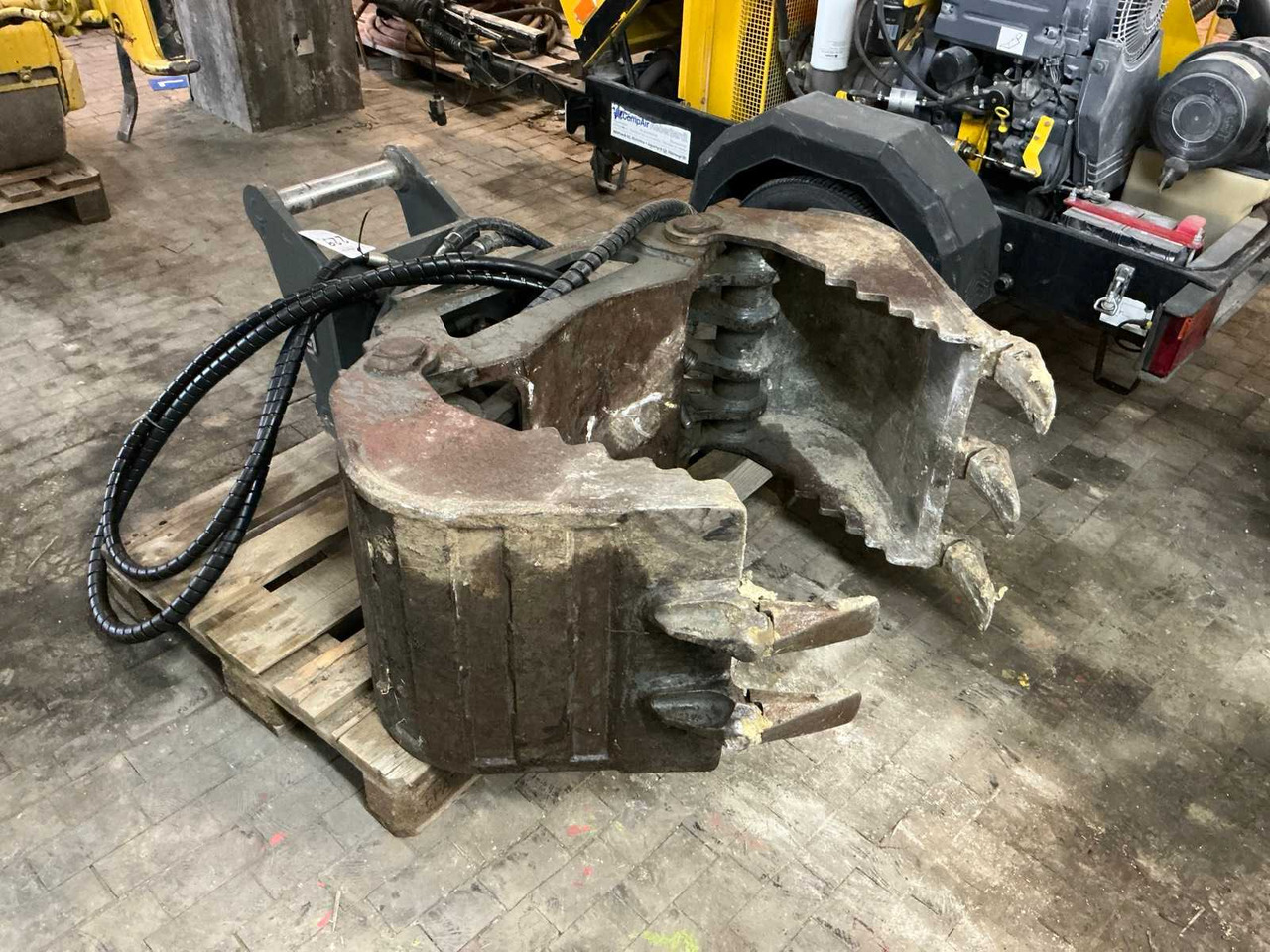 Geel GEEL UNIVERSAL GRIPPER - Cargadora de ruedas: foto 1 Geel GEEL UNIVERSAL GRIPPER - Cargadora de ruedas: foto 1