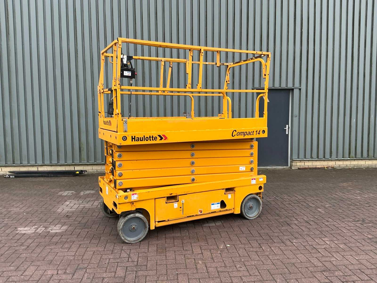 Haulotte Compact 14 - Plataforma elevadora: foto 1 Haulotte Compact 14 - Plataforma elevadora: foto 1