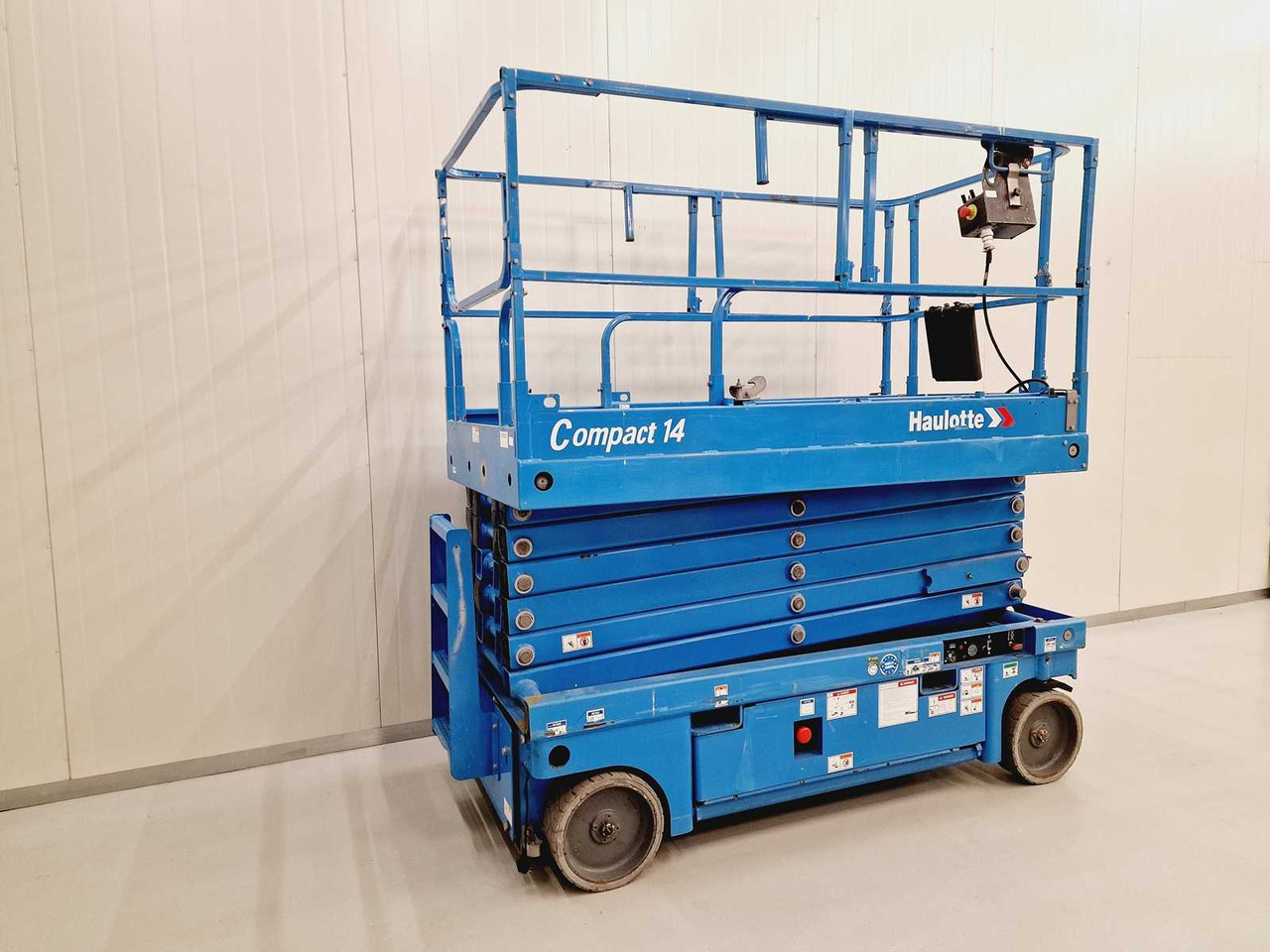 Haulotte Compact 14 - Plataforma elevadora: foto 1 Haulotte Compact 14 - Plataforma elevadora: foto 1