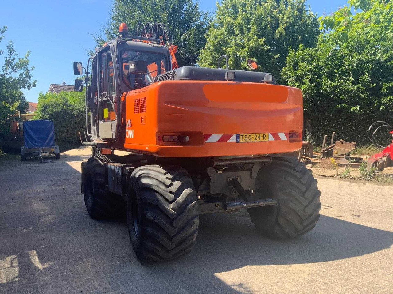 Hitachi ZX 160W - Excavadora de ruedas: foto 4 Hitachi ZX 160W - Excavadora de ruedas: foto 4