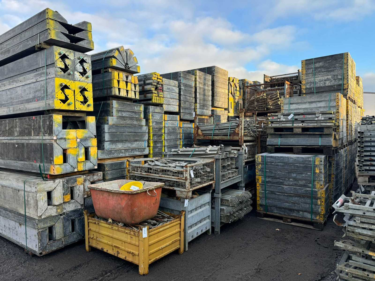 Hünnebeck Deutschland GmbH Manto - schwere Stahlrahmen - Wandschalung - Maquinaria para hormigón: foto 1 Hünnebeck Deutschland GmbH Manto - schwere Stahlrahmen - Wandschalung - Maquinaria para hormigón: foto 1