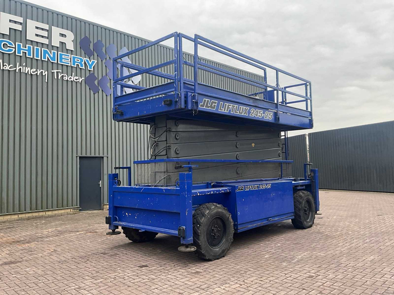 JLG LiftLux 245-25 D4WDS/P - Plataforma elevadora: foto 1 JLG LiftLux 245-25 D4WDS/P - Plataforma elevadora: foto 1