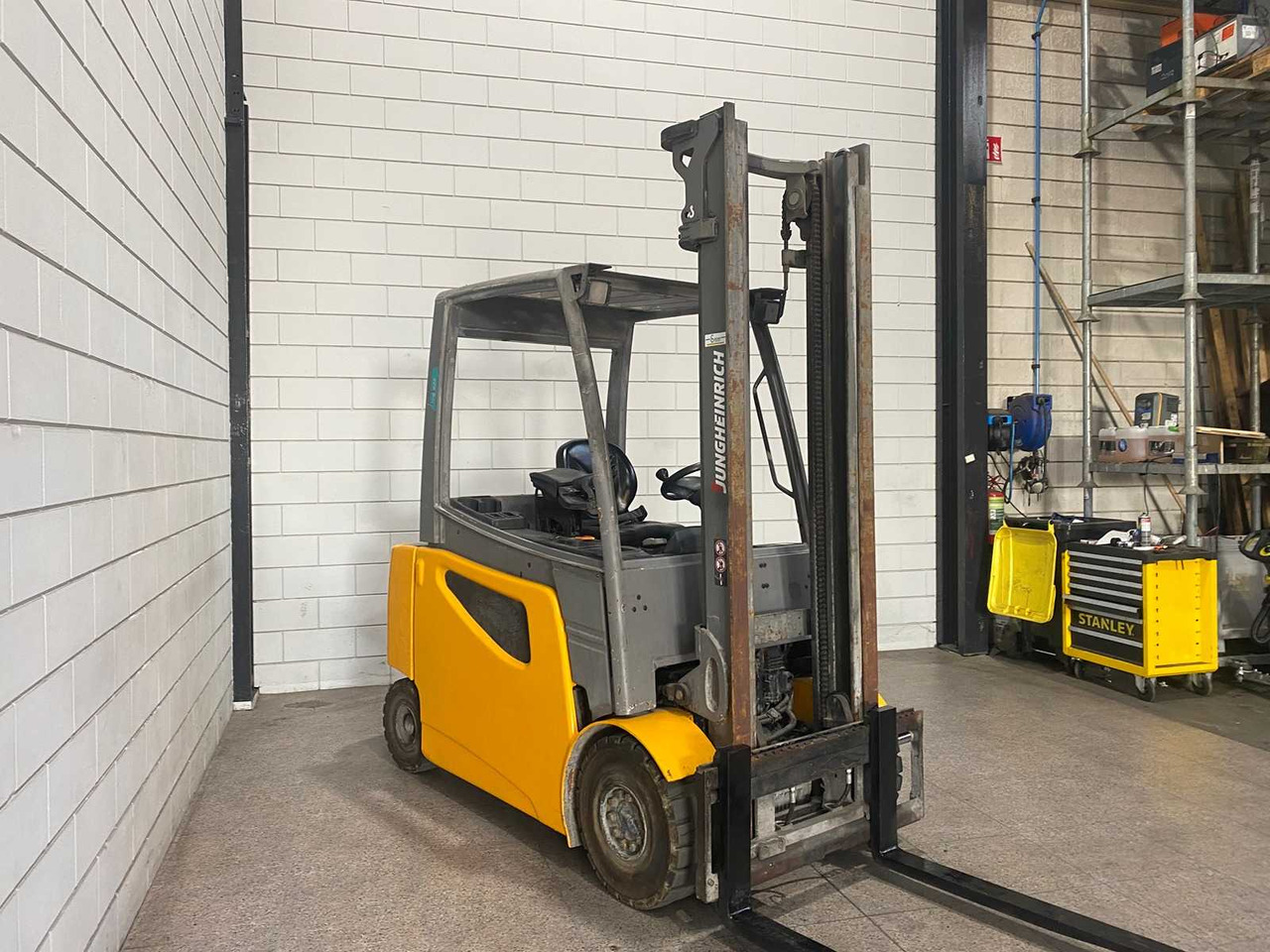 JUNGHEINRICH - 2016 - EFG425K - FORKLIFT TRUCK - SIDE-SHIFT - Carretilla elevadora: foto 2 JUNGHEINRICH - 2016 - EFG425K - FORKLIFT TRUCK - SIDE-SHIFT - Carretilla elevadora: foto 2