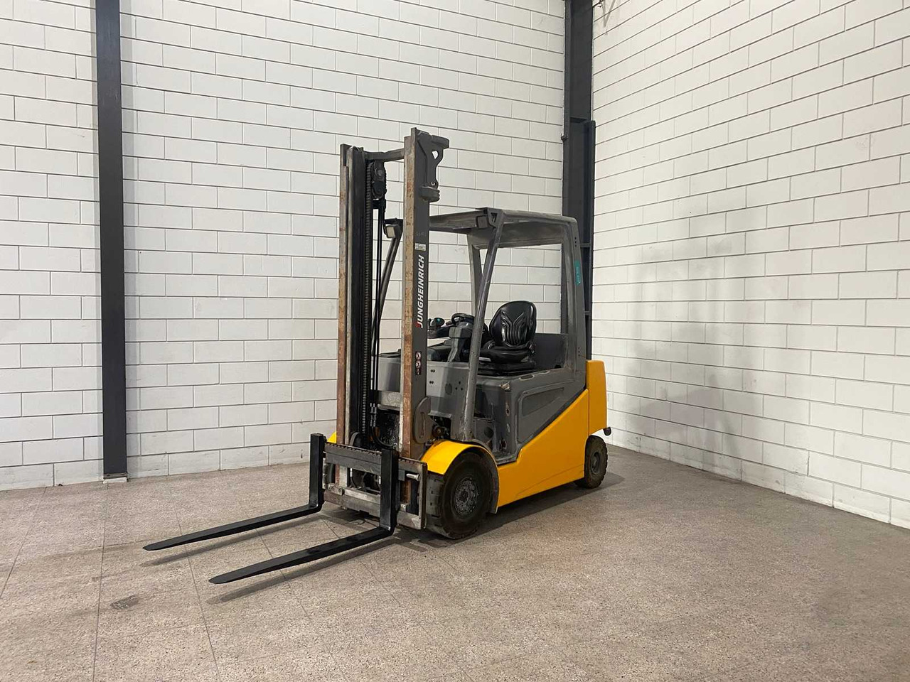 JUNGHEINRICH - 2016 - EFG425K - FORKLIFT TRUCK - SIDE-SHIFT - Carretilla elevadora: foto 1 JUNGHEINRICH - 2016 - EFG425K - FORKLIFT TRUCK - SIDE-SHIFT - Carretilla elevadora: foto 1