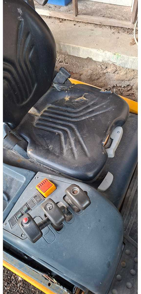 JUNGHEINRICH - EFG 218K - 2006 - FORKLIFT - Carretilla elevadora: foto 4 JUNGHEINRICH - EFG 218K - 2006 - FORKLIFT - Carretilla elevadora: foto 4