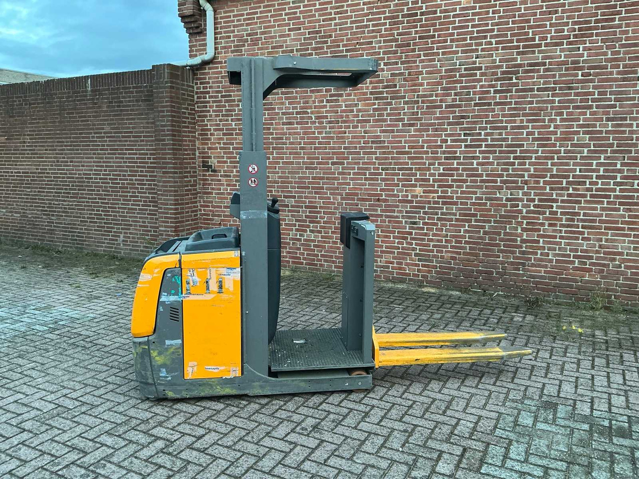 JUNGHEINRICH EKS 110 ORDER PICK TRUCK 2020 - Carretilla elevadora: foto 2 JUNGHEINRICH EKS 110 ORDER PICK TRUCK 2020 - Carretilla elevadora: foto 2