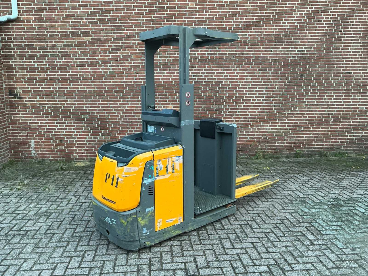 JUNGHEINRICH EKS 110 ORDER PICK TRUCK 2020 - Carretilla elevadora: foto 1 JUNGHEINRICH EKS 110 ORDER PICK TRUCK 2020 - Carretilla elevadora: foto 1