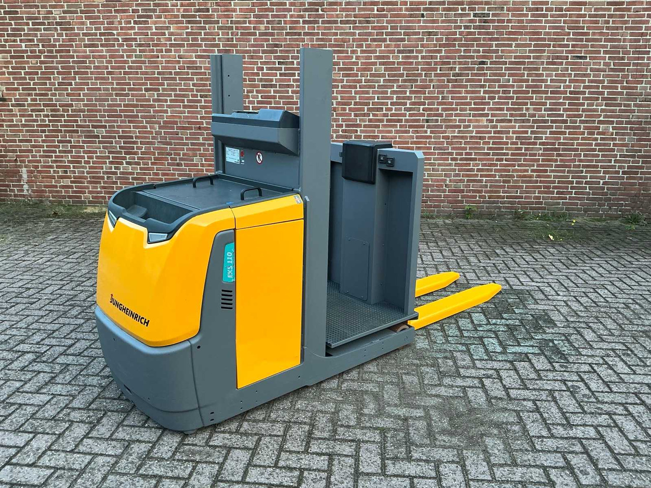 JUNGHEINRICH EKS110 ORDER PICK TRUCK 2019 - Carretilla elevadora: foto 1 JUNGHEINRICH EKS110 ORDER PICK TRUCK 2019 - Carretilla elevadora: foto 1