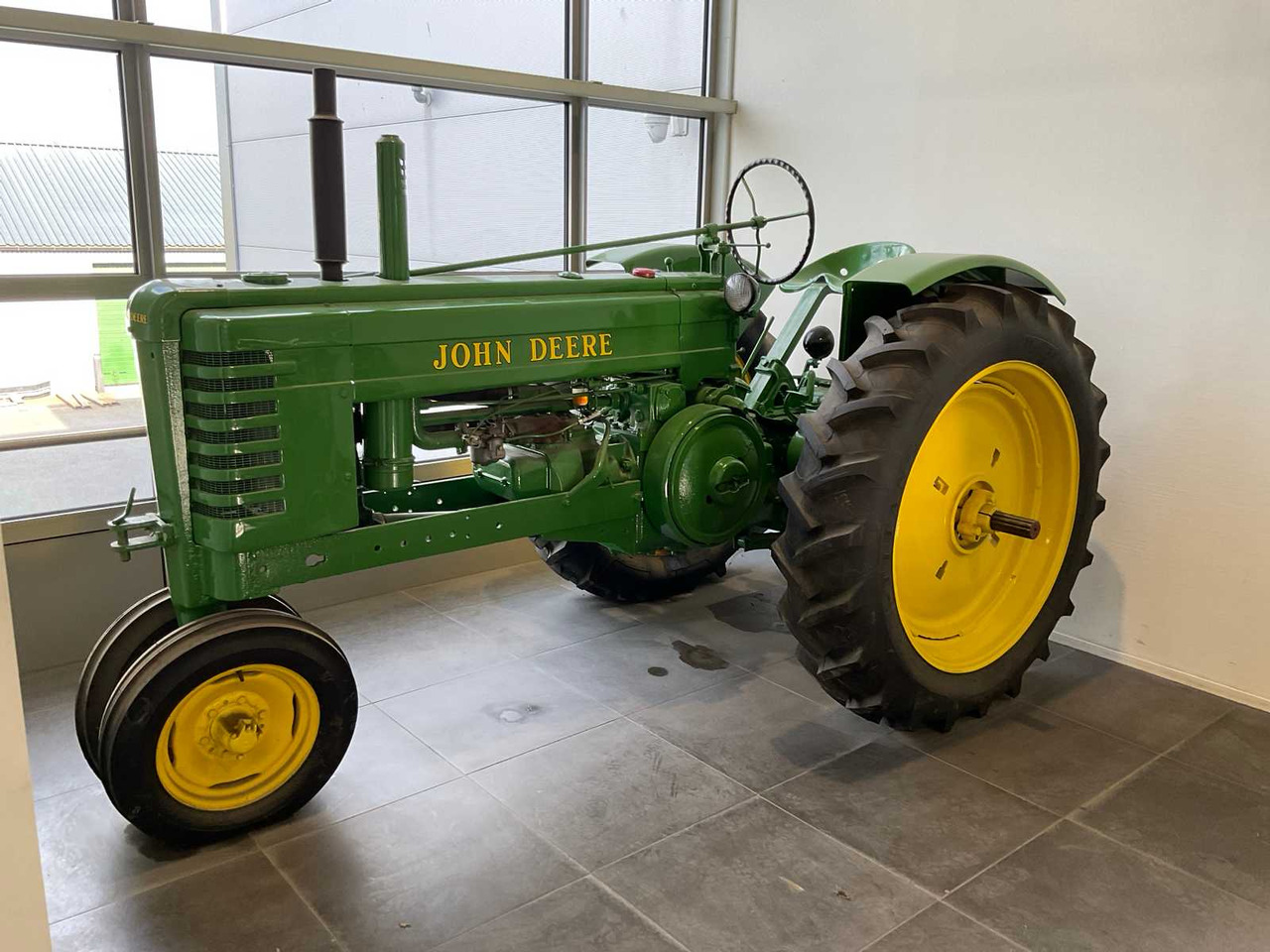 John Deere Model B - Tractor: foto 1 John Deere Model B - Tractor: foto 1