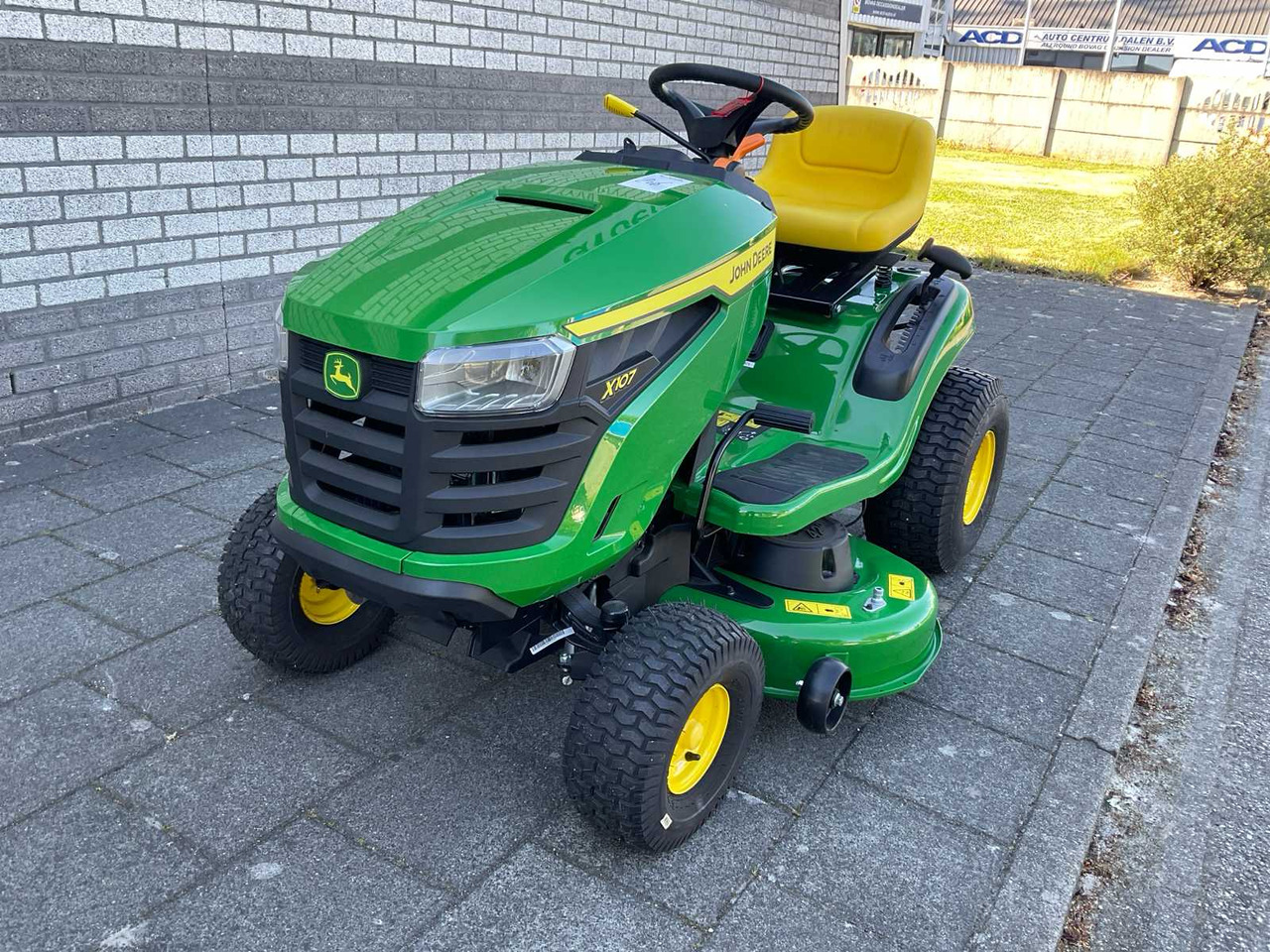 John Deere X107 - Cortacésped: foto 1 John Deere X107 - Cortacésped: foto 1