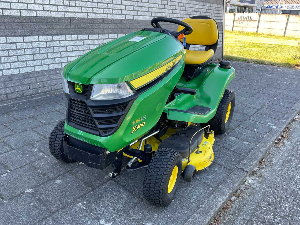 John Deere X300 - Cortacésped: foto 1 John Deere X300 - Cortacésped: foto 1