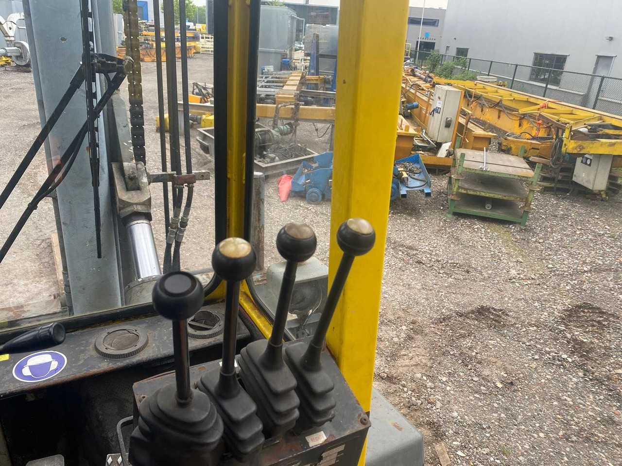 KALMAR - DC 12-600 - DIESEL FORKLIFT WITH FORK POSITIONER - Carretilla elevadora: foto 5 KALMAR - DC 12-600 - DIESEL FORKLIFT WITH FORK POSITIONER - Carretilla elevadora: foto 5