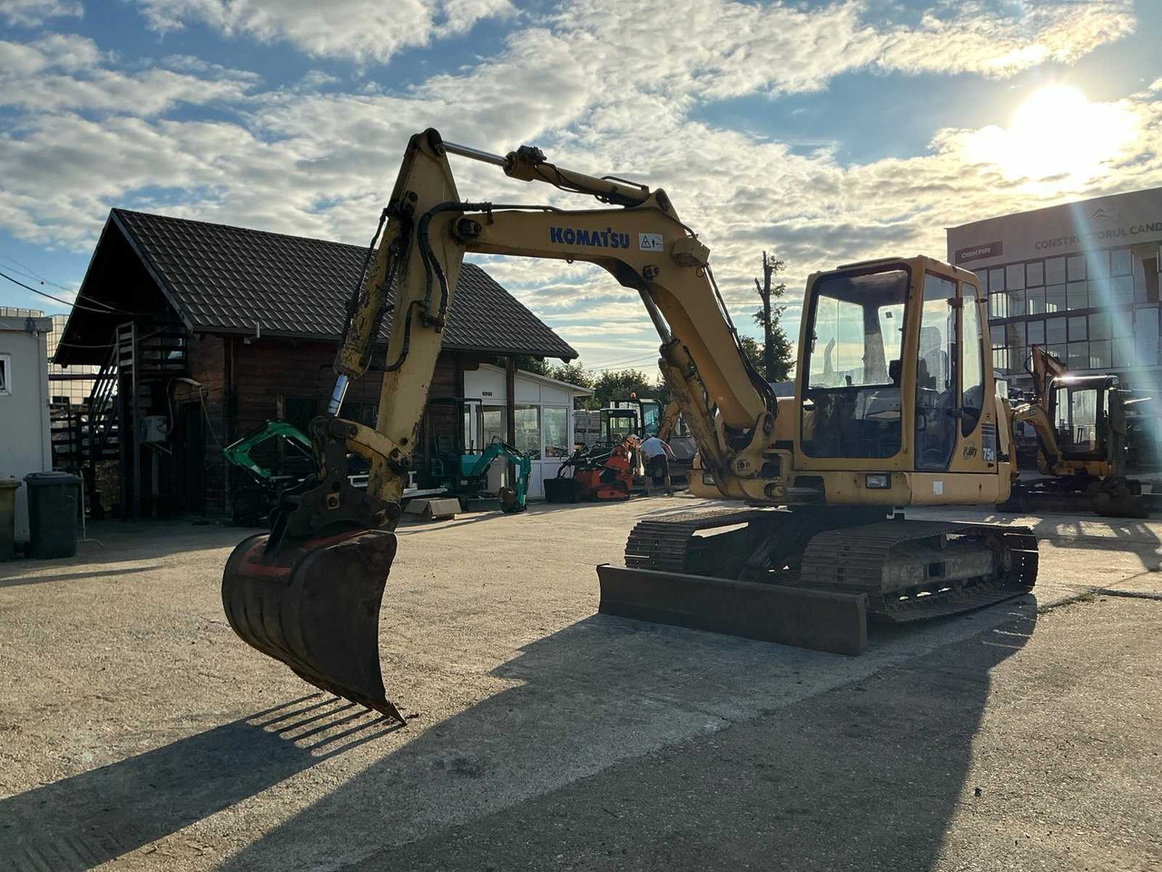 KOMATSU - PC 75R - MIDI-EXCAVATOR - 2004 - Excavadora: foto 5 KOMATSU - PC 75R - MIDI-EXCAVATOR - 2004 - Excavadora: foto 5