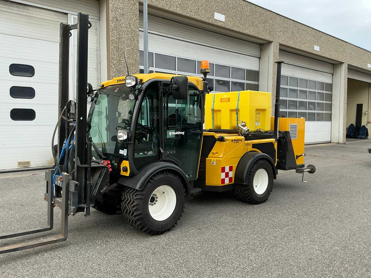 Multihog Zugmaschine - Tractor municipal: foto 1 Multihog Zugmaschine - Tractor municipal: foto 1