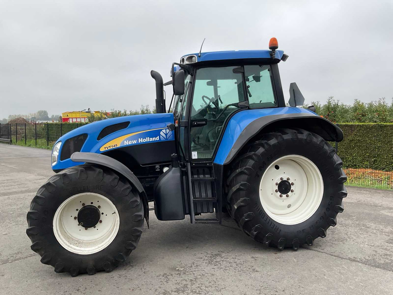 New Holland TVT145 - Tractor: foto 3 New Holland TVT145 - Tractor: foto 3