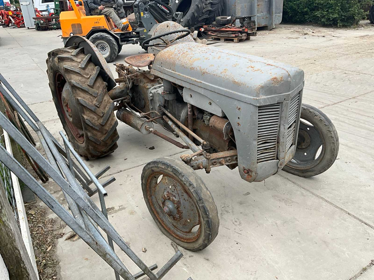 Oldtimer tractor - Tractor: foto 3 Oldtimer tractor - Tractor: foto 3