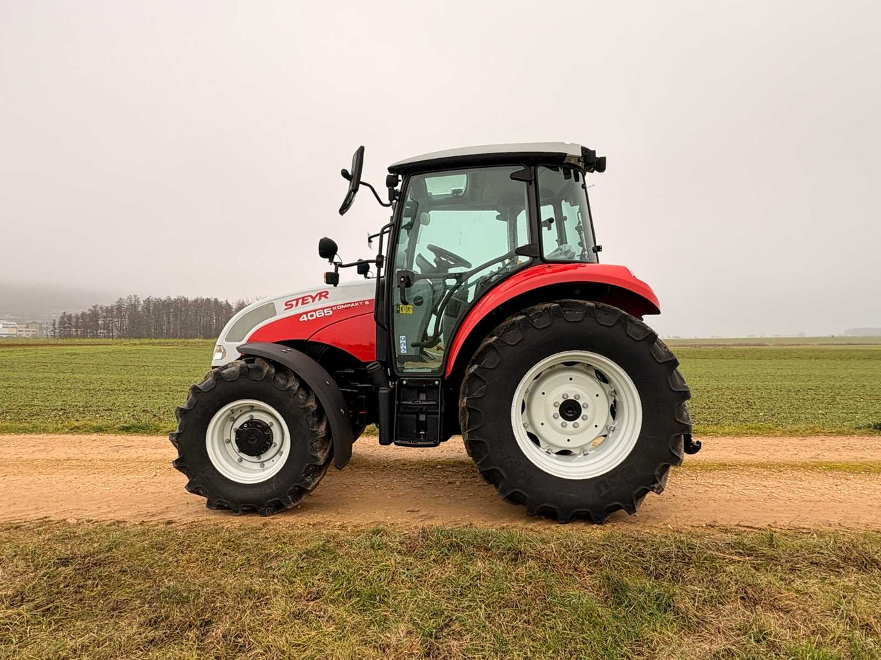 Tractor STEYR 4065 S - COMPACT ALL-WHEEL DRIVE TRACTOR (2022): foto 9 Tractor STEYR 4065 S - COMPACT ALL-WHEEL DRIVE TRACTOR (2022): foto 9