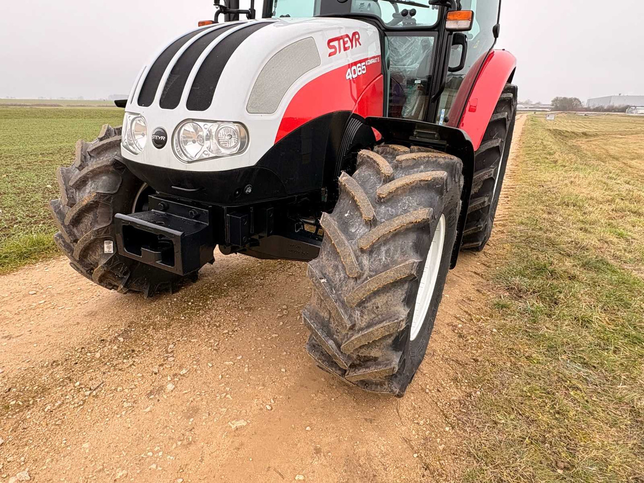 Tractor STEYR 4065 S - COMPACT ALL-WHEEL DRIVE TRACTOR (2022): foto 12 Tractor STEYR 4065 S - COMPACT ALL-WHEEL DRIVE TRACTOR (2022): foto 12