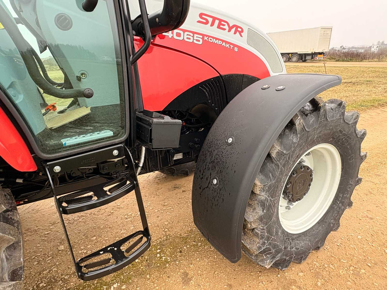 Tractor STEYR 4065 S - COMPACT ALL-WHEEL DRIVE TRACTOR (2022): foto 21 Tractor STEYR 4065 S - COMPACT ALL-WHEEL DRIVE TRACTOR (2022): foto 21