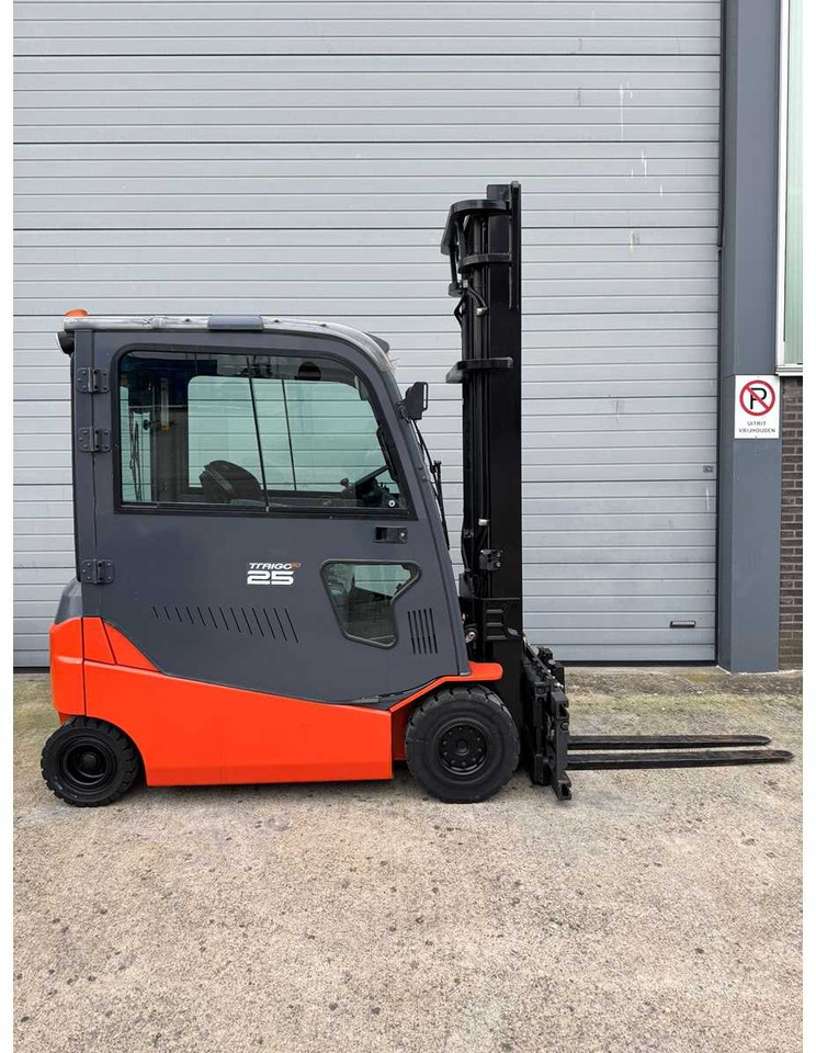 TOYOTA - 2013 - 8-FBMT-25 - FORK POSITIONER, SIDE-SHIFT - FORKLIFT - Carretilla elevadora: foto 5 TOYOTA - 2013 - 8-FBMT-25 - FORK POSITIONER, SIDE-SHIFT - FORKLIFT - Carretilla elevadora: foto 5