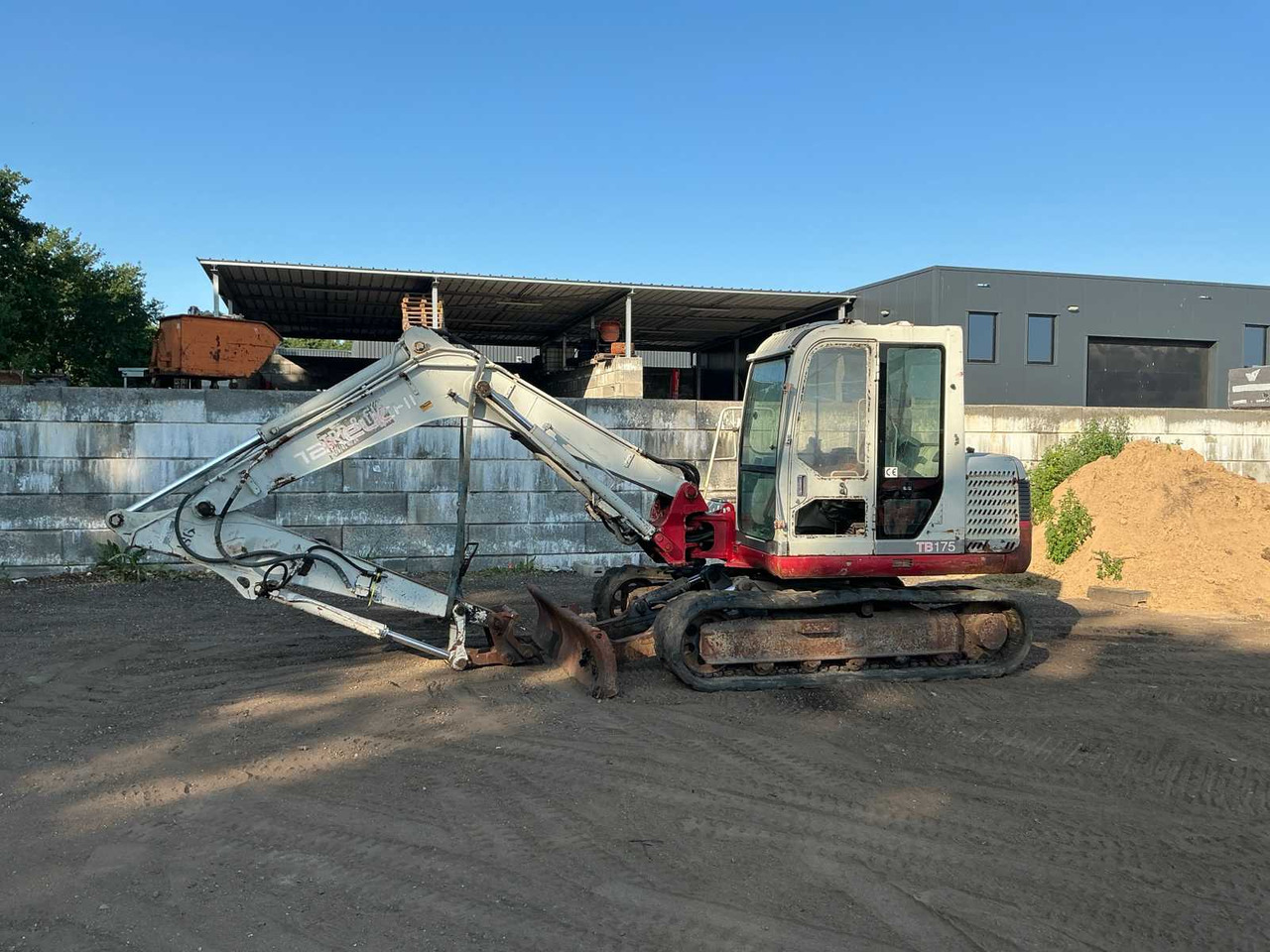 Takeuchi TB175 - Excavadora de cadenas: foto 1 Takeuchi TB175 - Excavadora de cadenas: foto 1