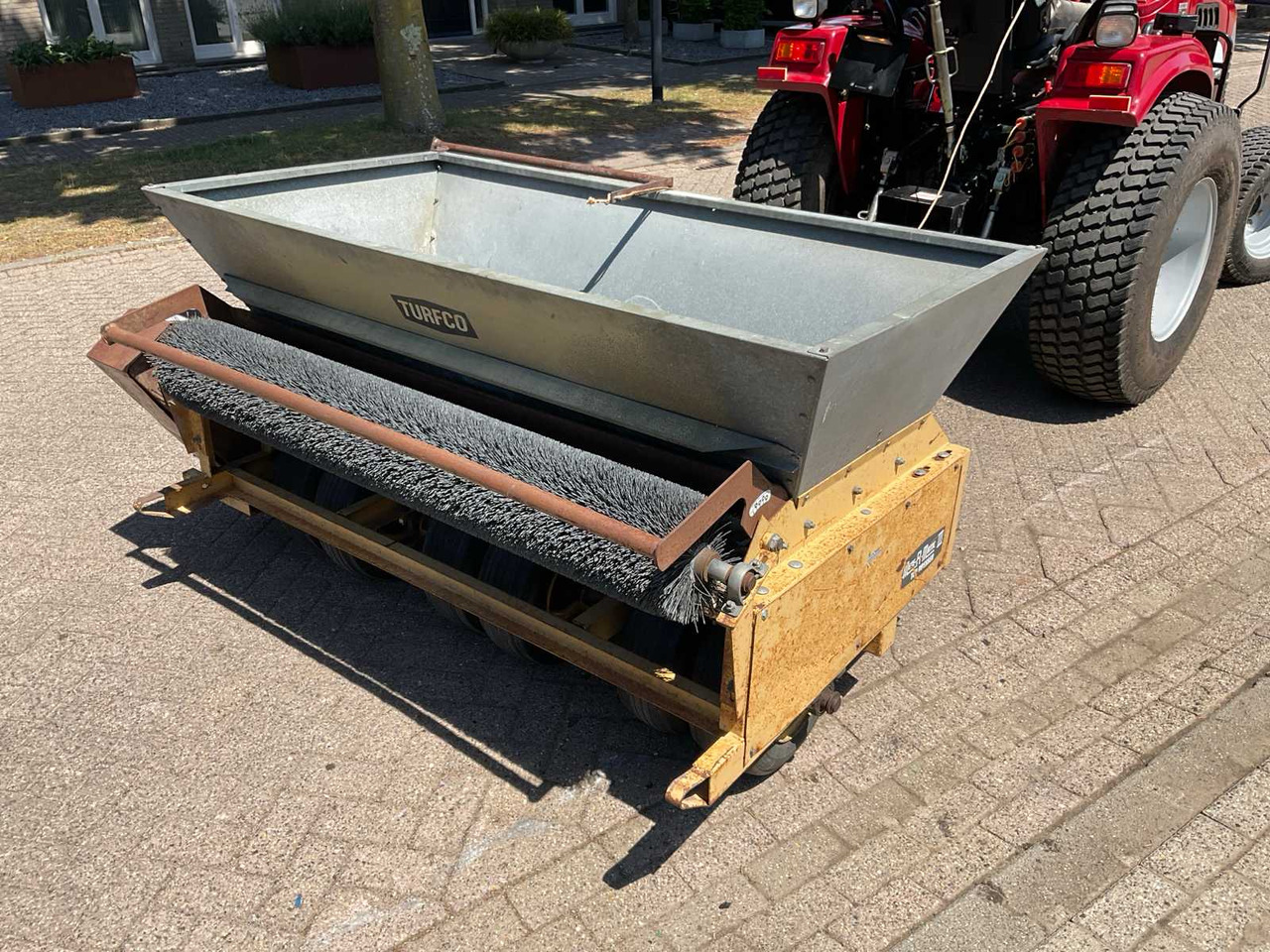 Turfco Mete-r-matic III Top Dresser - Maquinaria de jardinería: foto 1 Turfco Mete-r-matic III Top Dresser - Maquinaria de jardinería: foto 1