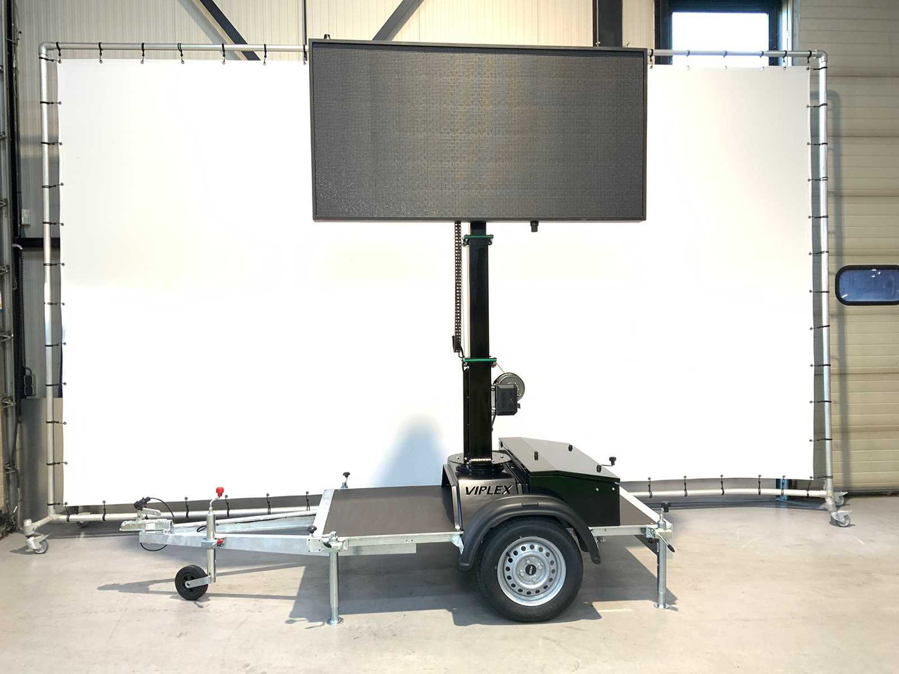 Viplex tekstkar P8 ledscherm op aanhangwagen - Equipo de construcción, Remolque: foto 4 Viplex tekstkar P8 ledscherm op aanhangwagen - Equipo de construcción, Remolque: foto 4