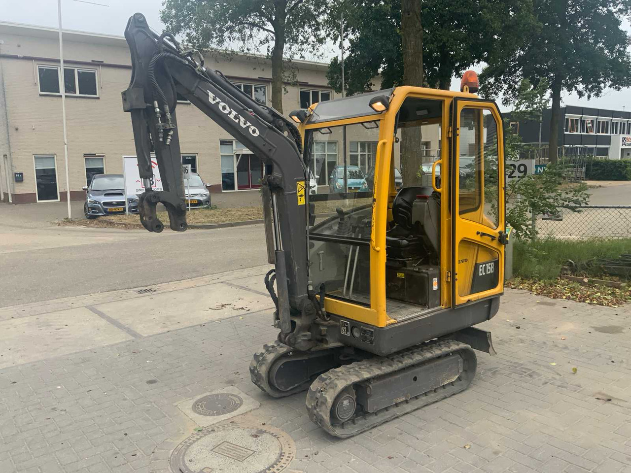 Volvo 2005 VOLVO EC15B XR MINI EXCAVATOR WITH CW05 QUICK COUPLER AND 3 EXCAVATOR BUCKETS - Miniexcavadora: foto 1 Volvo 2005 VOLVO EC15B XR MINI EXCAVATOR WITH CW05 QUICK COUPLER AND 3 EXCAVATOR BUCKETS - Miniexcavadora: foto 1