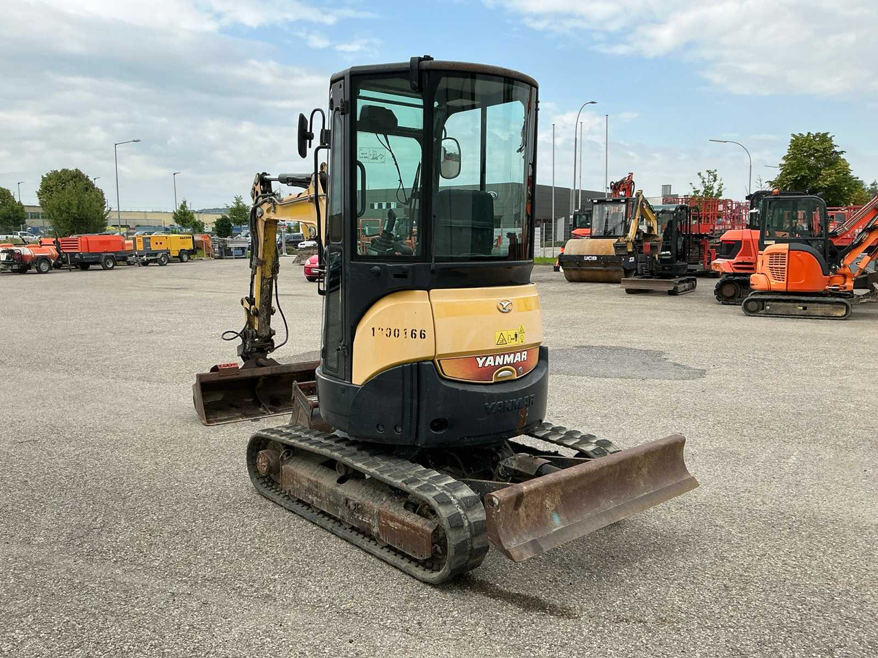 Yanmar VIO25-4 - Excavadora de cadenas: foto 3 Yanmar VIO25-4 - Excavadora de cadenas: foto 3