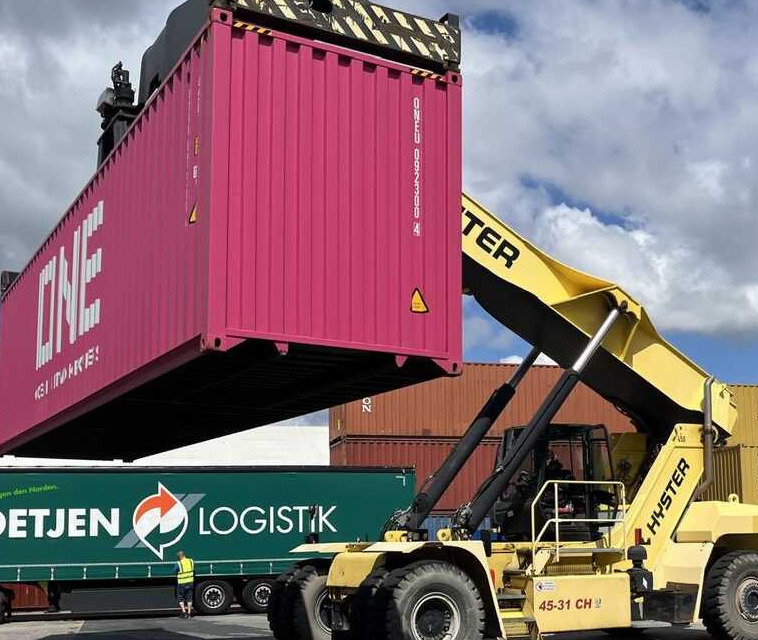 Hyster RS45-31CH - Reach stacker: foto 1 Hyster RS45-31CH - Reach stacker: foto 1
